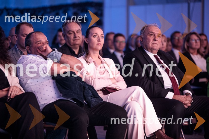 dr. Samo Zver, zdravnik;  Bojan Budja, odgovorni urednik Dela in Slovenskih novic;  Špela Miroševič,  psihoterapevtka in biopsihologinjaDelova osebnost leta 2024 je zdravnik Samo Zver