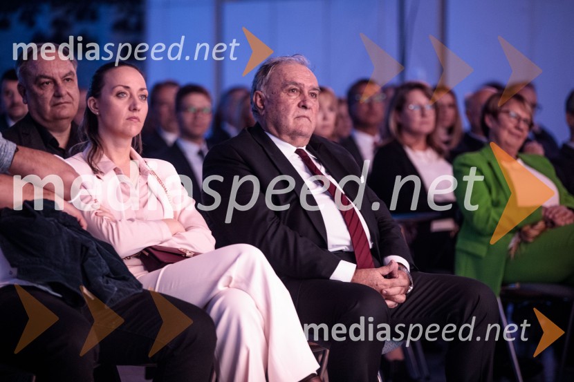  Špela Miroševič,  psihoterapevtka in biopsihologinja;  Bojan Budja, odgovorni urednik Dela in Slovenskih novicDelova osebnost leta 2024 je zdravnik Samo Zver