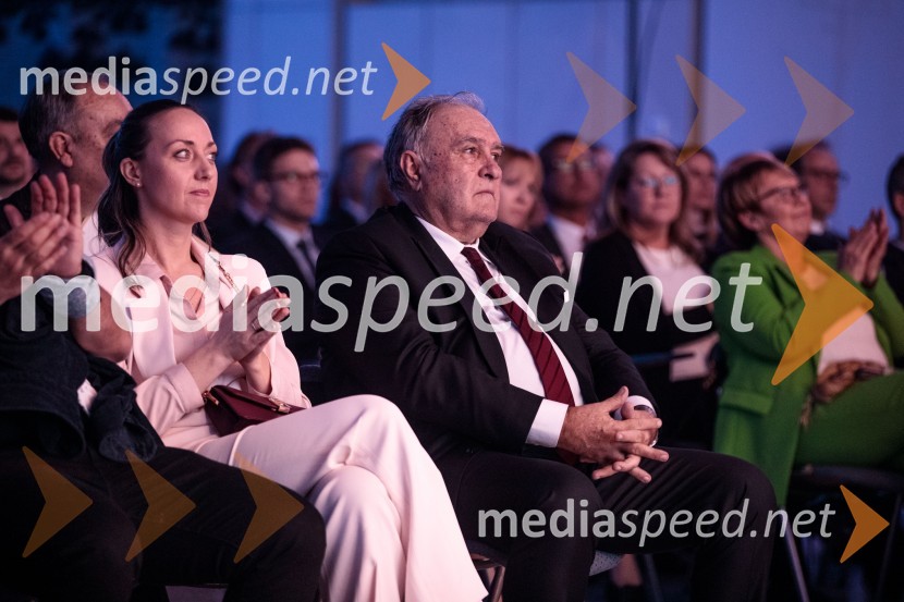  Špela Miroševič,  psihoterapevtka in biopsihologinja;  Bojan Budja, odgovorni urednik Dela in Slovenskih novicDelova osebnost leta 2024 je zdravnik Samo Zver