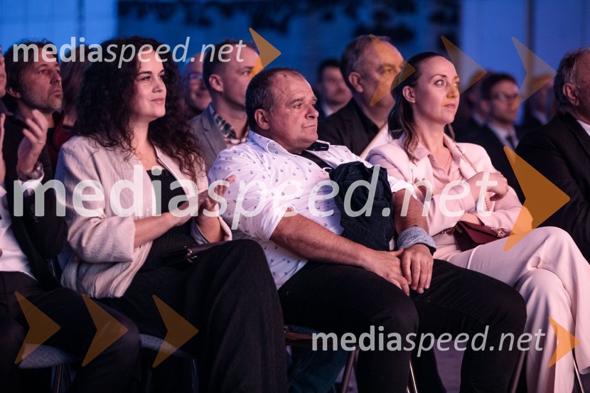  Sonja Prosenc, režiserka in scenaristka; dr. Samo Zver, zdravnik;  Špela Miroševič,  psihoterapevtka in biopsihologinjaDelova osebnost leta 2024 je zdravnik Samo Zver