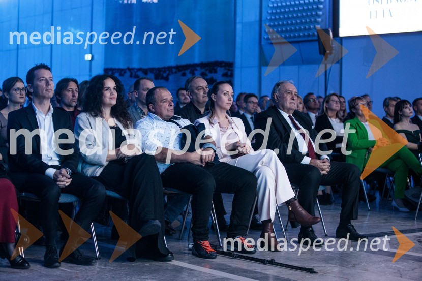  Tilen Genov;  Sonja Prosenc, režiserka in scenaristka; dr. Samo Zver, zdravnik;  Špela Miroševič,  psihoterapevtka in biopsihologinja;  Bojan Budja, odgovorni urednik Dela in Slovenskih novicDelova osebnost leta 2024 je zdravnik Samo Zver