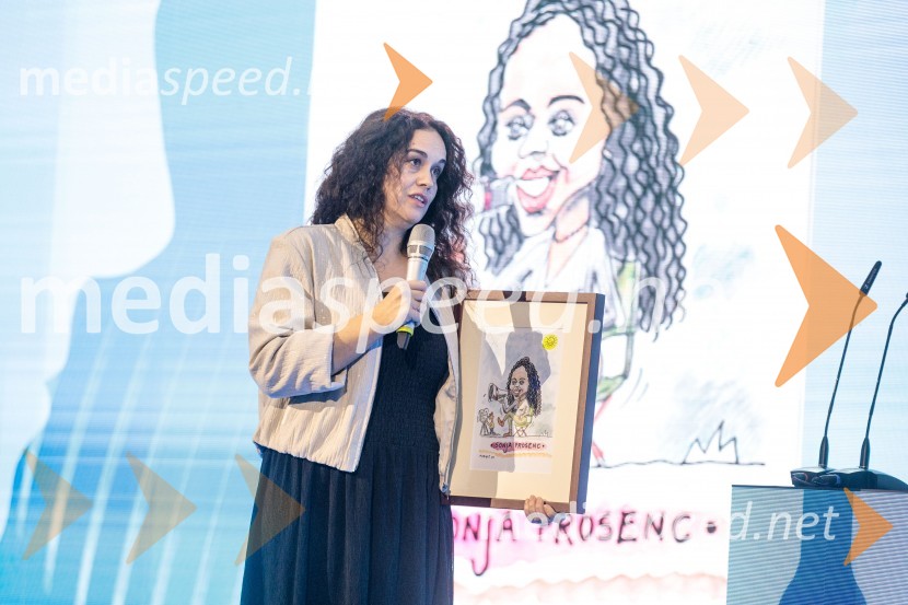  Sonja Prosenc, režiserka in scenaristkaDelova osebnost leta 2024 je zdravnik Samo Zver