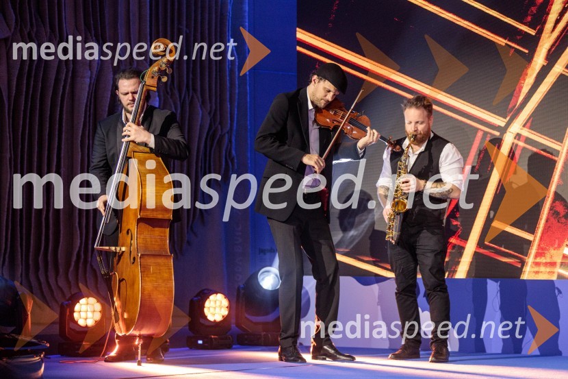  Jošt Lampret, basist;  Peter Ugrin, violina;  Jani ŠepetavecDelova osebnost leta 2024 je zdravnik Samo Zver