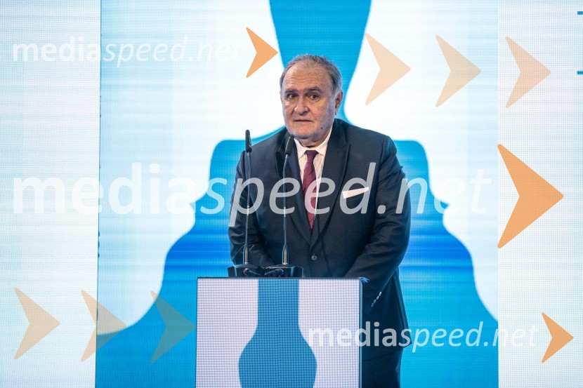  Bojan Budja, odgovorni urednik Dela in Slovenskih novicDelova osebnost leta 2024 je zdravnik Samo Zver