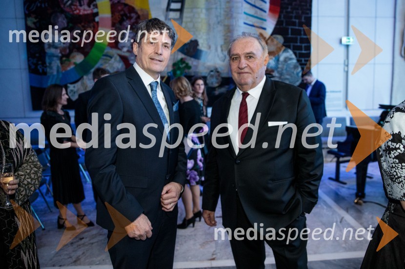 mag. Borut Sajovic, minister za obrambo RS;  Bojan Budja, odgovorni urednik Dela in Slovenskih novicDelova osebnost leta 2024 je zdravnik Samo Zver