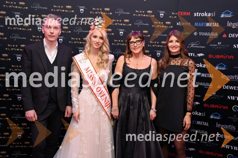  David Miško, Skupina Stroka.si, pomočnik direktorja za marketing;  Alida Tomanič, Miss Slovenije 2023;  Mojca Šimnic Šolinc, direktorica Tosama;  Petra Parovel, lastnica, Swy brand d.o.o.Miss Slovenije 2024
