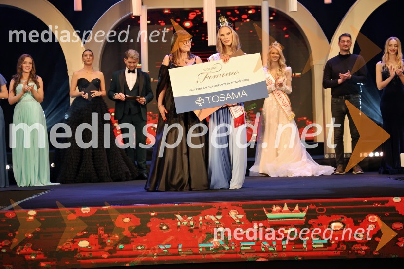  Mojca Šimnic Šolinc, direktorica Tosama;  Amadea Zupan, Miss Slovenia 2024Miss Slovenije 2024