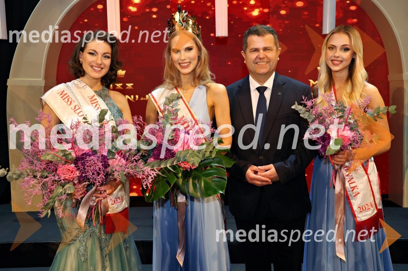  Katja Zver, prva spremljevalka, Miss Slovenije 2024;  Amadea Zupan, Miss Slovenia 2024;  Janez Magyar, župan, Občina Lendava;  Neja Prosenjak, druga spremljevalka, Miss Slovenije 2024Miss Slovenije 2024