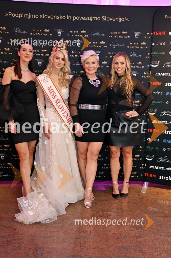  Alenka  Husič, pevka, skupina Bepop;  Alida Tomanič, Miss Slovenije 2023;  Ana  Praznik, voditeljica, pevka Bepop;  Tinkara Fortuna, skupina BepopMiss Slovenije 2024