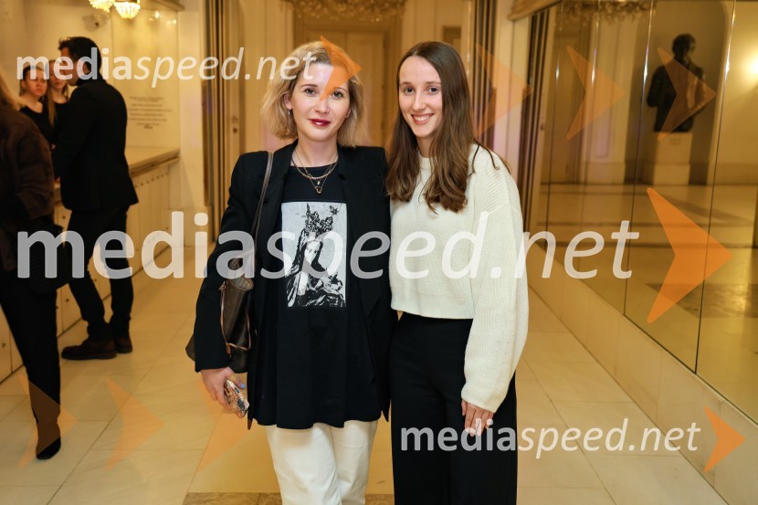  Eva Mahkovic, dramaturginja in avtorica;  ... Toxic, drama v Slovenskem narodnem gledališču Maribor