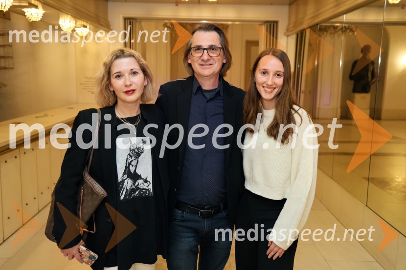  Eva Mahkovic, dramaturginja in avtorica;  Aleksandar  Popovski, režiser, umetniški direktor Drame SNG Maribor;  ... Toxic, drama v Slovenskem narodnem gledališču Maribor