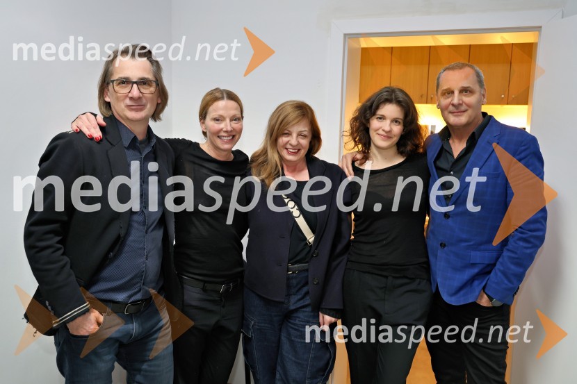  Aleksandar  Popovski, režiser, umetniški direktor Drame SNG Maribor;  Nataša Matjašec Rošker, igralka;  Livija Pandur,  režiserka, dramaturginja in producentka Pandur Theaters;  Urša Kavčič, igralka;  Danilo Rošker, direktor SNG MariborToxic, drama v Slovenskem narodnem gledališču Maribor