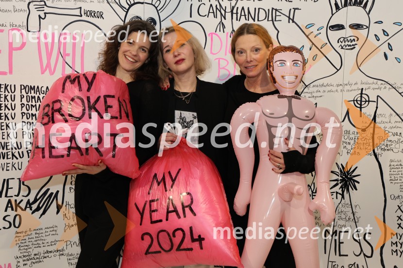  Urša Kavčič, igralka;  Eva Mahkovic, dramaturginja in avtorica;  Nataša Matjašec Rošker, igralkaToxic, drama v Slovenskem narodnem gledališču Maribor