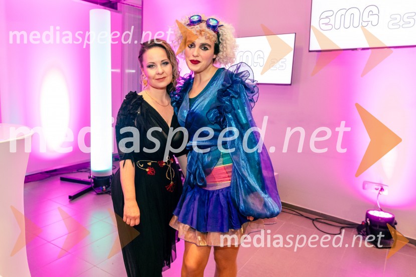  Zvezdana Novaković , pevka, harfistka, igralka, performerka;  Leatitia Kiki Pohl, KiKi, pevkaNastopajoči na Emi 2025