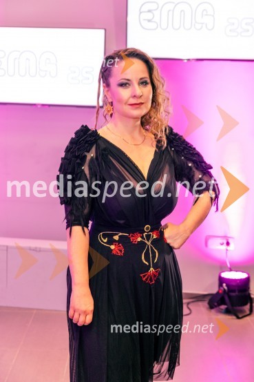  Zvezdana Novaković , pevka, harfistka, igralka, performerkaNastopajoči na Emi 2025