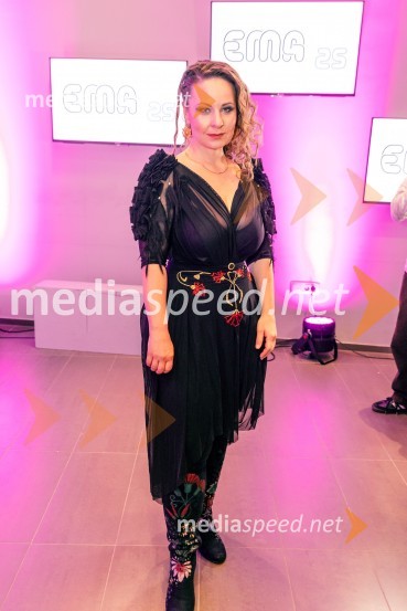  Zvezdana Novaković , pevka, harfistka, igralka, performerkaNastopajoči na Emi 2025