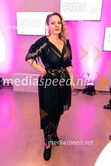  Zvezdana Novaković , pevka, harfistka, igralka, performerkaNastopajoči na Emi 2025