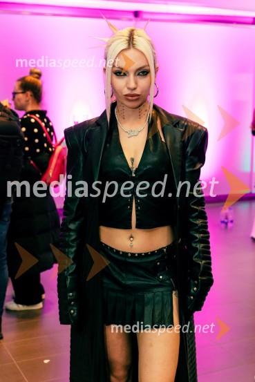  July  Jones, pevkaNastopajoči na Emi 2025