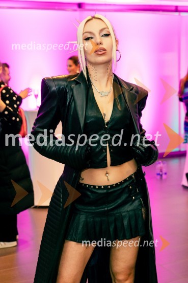  July  Jones, pevkaNastopajoči na Emi 2025