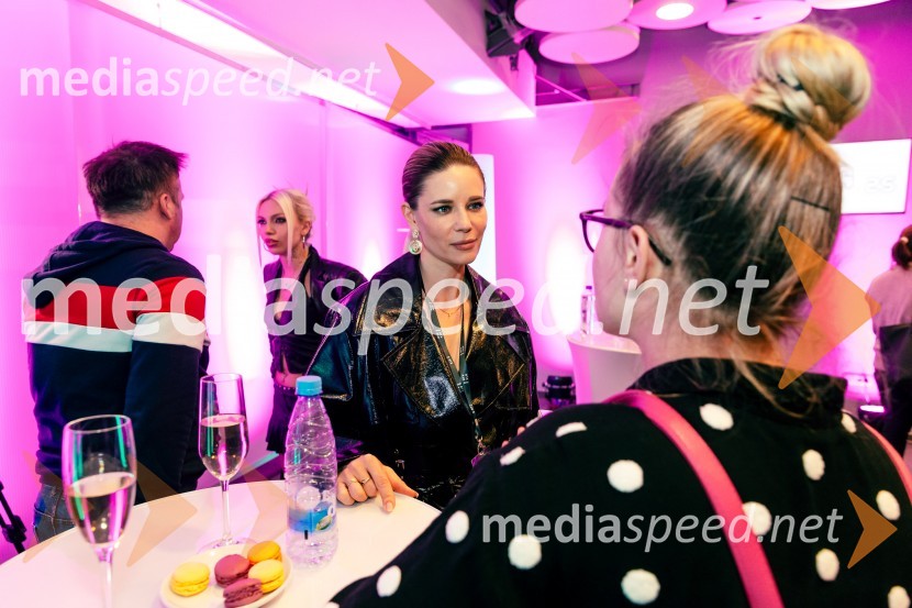  Eva Pavli, pevkaNastopajoči na Emi 2025