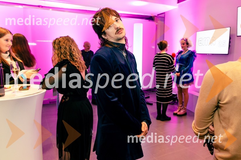  Gregor  Strasbergar, glasbena skupina MRFYNastopajoči na Emi 2025