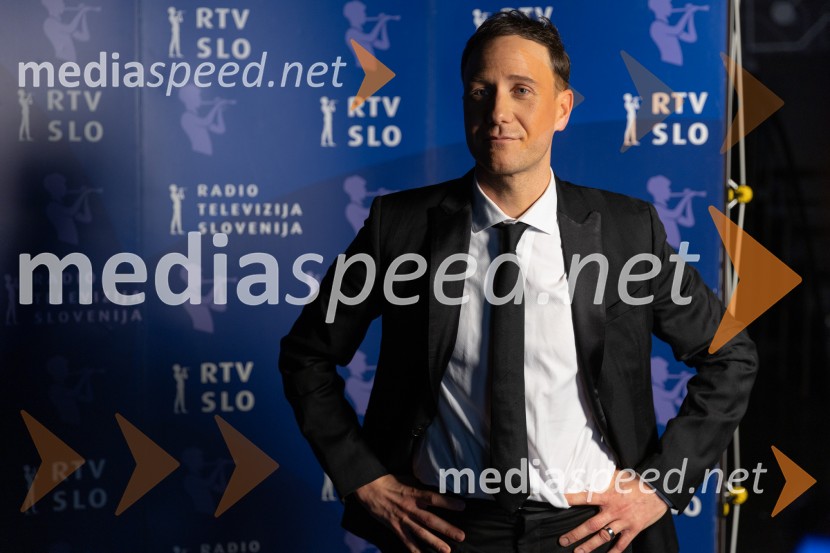  Klemen Slakonja, igralec, komik in TV voditeljNastopajoči na Emi 2025