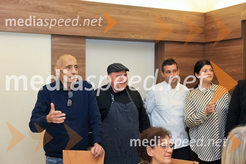  Dušan Erjavec, ravnatelj, Srednja šola za gostinstvo in turizem Maribor;  Dušan Erjavec, ravnatelj, Srednja šola za gostinstvo in turizem Maribor;  ... ;  ... Slavnostno kosilo z grškim chefom Steliosom Fanourakisom na SŠGT Maribor