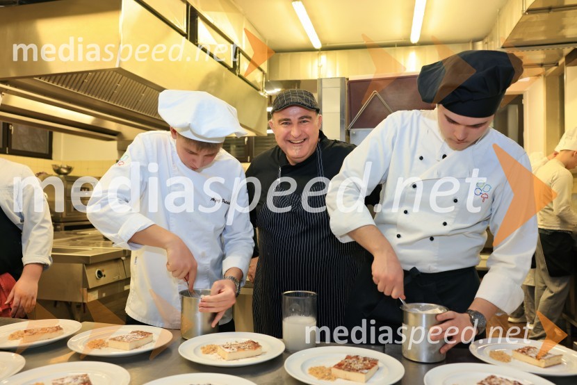  Dušan Erjavec, ravnatelj, Srednja šola za gostinstvo in turizem MariborSlavnostno kosilo z grškim chefom Steliosom Fanourakisom na SŠGT Maribor