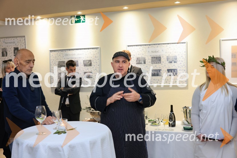  Stelios Fanourakis, chef, Petite Fleur Greek & Grill Bar Rethymno-Crete;  Dušan Erjavec, ravnatelj, Srednja šola za gostinstvo in turizem Maribor;  ... Slavnostno kosilo z grškim chefom Steliosom Fanourakisom na SŠGT Maribor