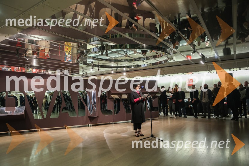  Barbara Koželj Podlogar, vršilka dolžnosti generalnega direktorja Direktorata za ustvarjalnost, Ministrstvo za kulturoDušan Jovanović – Kulturni terorist, odprtje razstave v Cankarjevem domu