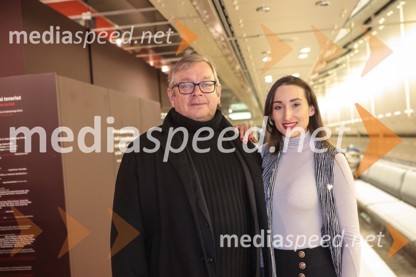  Robert Waltl, direktor, Mini teater;  Gaja Višnar, igralkaDušan Jovanović – Kulturni terorist, odprtje razstave v Cankarjevem domu