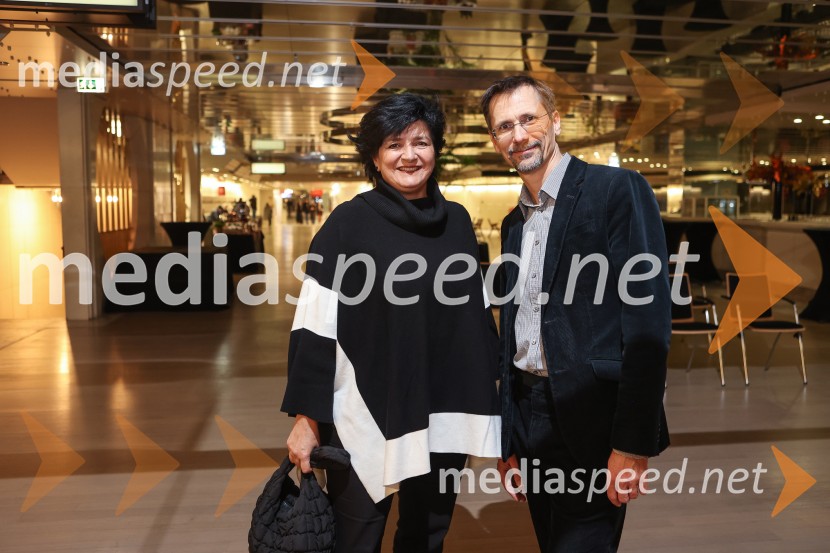  Mojca Jan Zoran, vodja sektorja za umetnost, Ministrstvo za kulturo;  Gašper Troha,  publicist, kritik in teoretikDušan Jovanović – Kulturni terorist, odprtje razstave v Cankarjevem domu