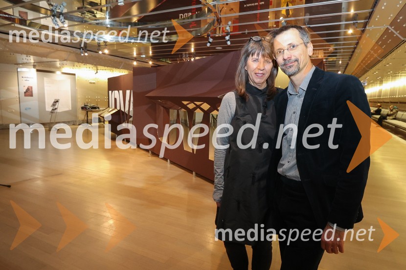  Nataša Cetinski, ravnateljica, Arsem;  Gašper Troha,  publicist, kritik in teoretikDušan Jovanović – Kulturni terorist, odprtje razstave v Cankarjevem domu