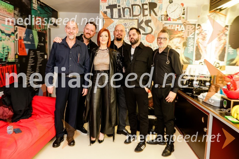  ... ;  Lara Baruca, pevka;  Lara Baruca, pevka;  ... ;  ... ;  ... Lara Baruca v Kino Šiška z ekskluzivnim koncertom Potopljena v glasbo