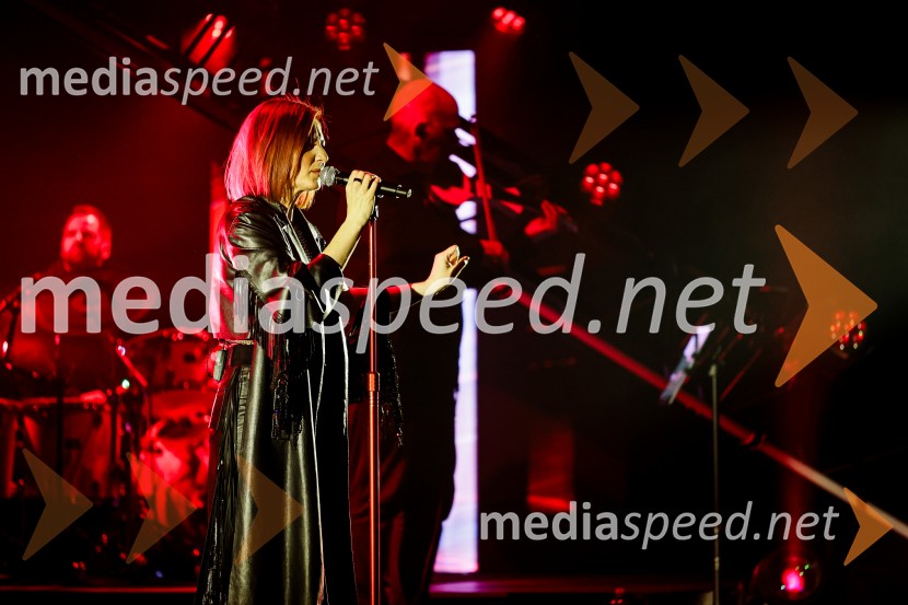 Lara Baruca v Kino Šiška z ekskluzivnim koncertom Potopljena v glasbo