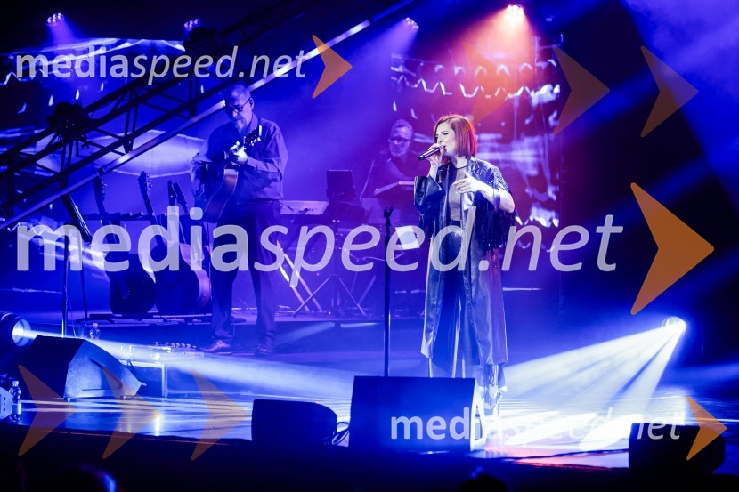 Lara Baruca v Kino Šiška z ekskluzivnim koncertom Potopljena v glasbo