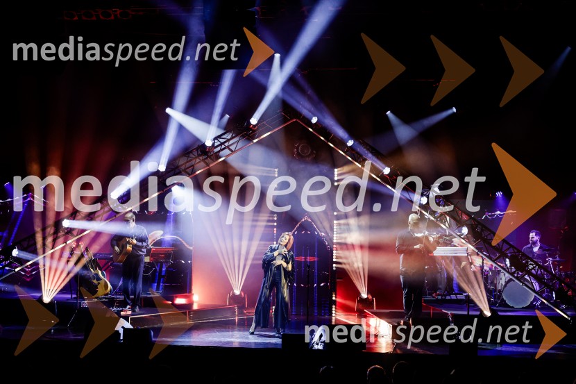 Lara Baruca v Kino Šiška z ekskluzivnim koncertom Potopljena v glasbo