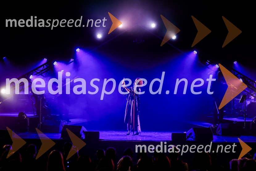 Lara Baruca v Kino Šiška z ekskluzivnim koncertom Potopljena v glasbo