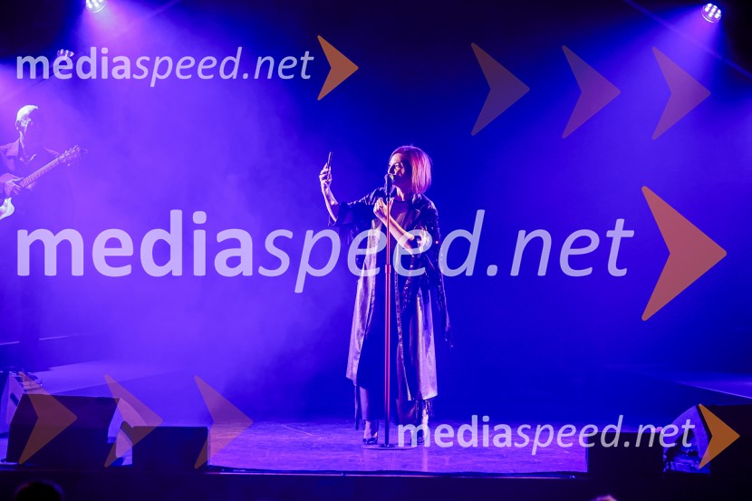 Lara Baruca v Kino Šiška z ekskluzivnim koncertom Potopljena v glasbo