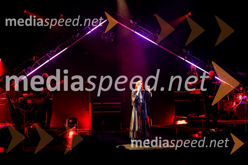 Lara Baruca v Kino Šiška z ekskluzivnim koncertom Potopljena v glasbo