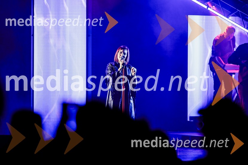 Lara Baruca v Kino Šiška z ekskluzivnim koncertom Potopljena v glasbo