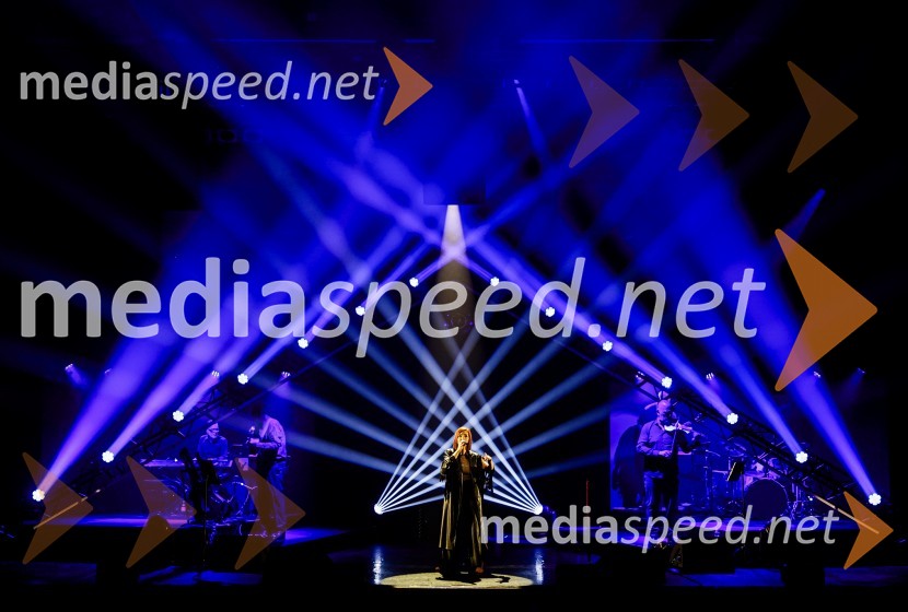 Lara Baruca v Kino Šiška z ekskluzivnim koncertom Potopljena v glasbo