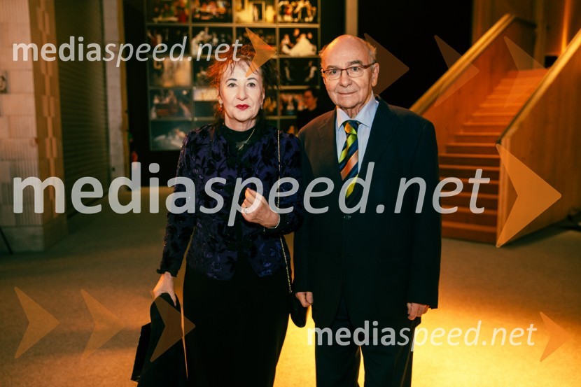  Polona Vetrih, igralka;  Mitja Rotovnik, nekdanji direktor Cankarjevega domaPremiera Cankarjeve igre Za narodov blagor, SNG Drama Ljubljana