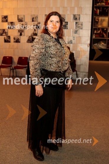  Teja Pelko, novinarkaPremiera Cankarjeve igre Za narodov blagor, SNG Drama Ljubljana