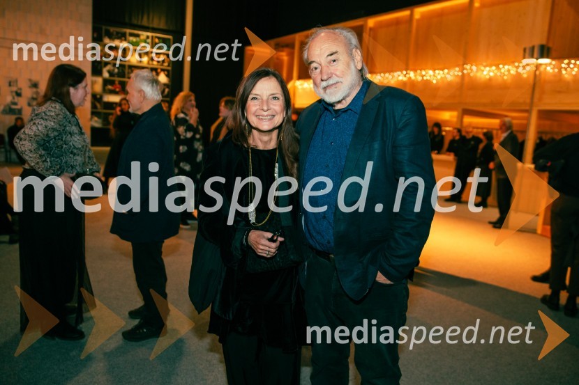  Darja Hlavka Godina, glasbena oblikovalka;  Karpo Godina, režiserPremiera Cankarjeve igre Za narodov blagor, SNG Drama Ljubljana