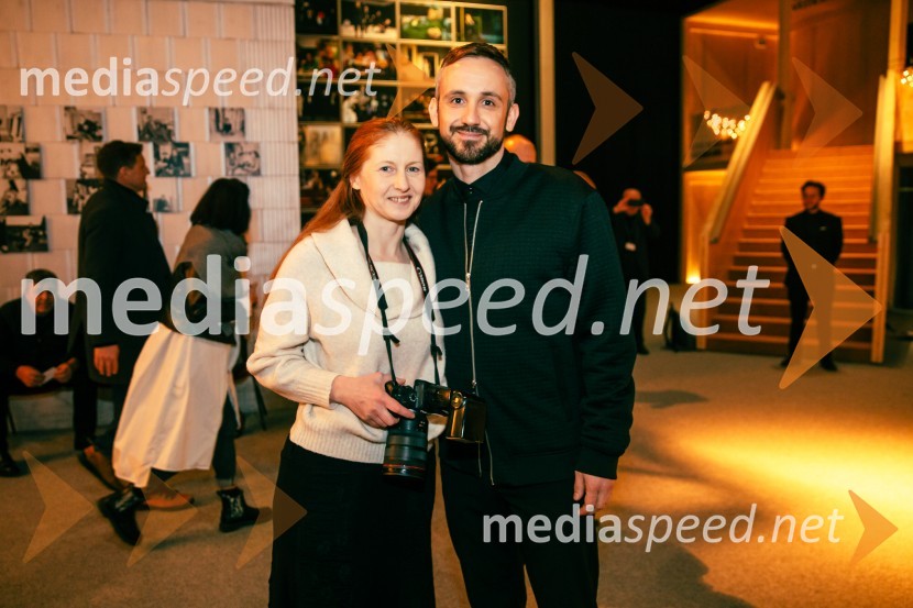  Katja Kodba, fotografinja;  Jernej Pristov, vodja službe za odnose z javnostmi SNG Drama LjubljanaPremiera Cankarjeve igre Za narodov blagor, SNG Drama Ljubljana