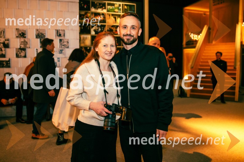 Katja Kodba, fotografinja;  Jernej Pristov, vodja službe za odnose z javnostmi SNG Drama LjubljanaPremiera Cankarjeve igre Za narodov blagor, SNG Drama Ljubljana