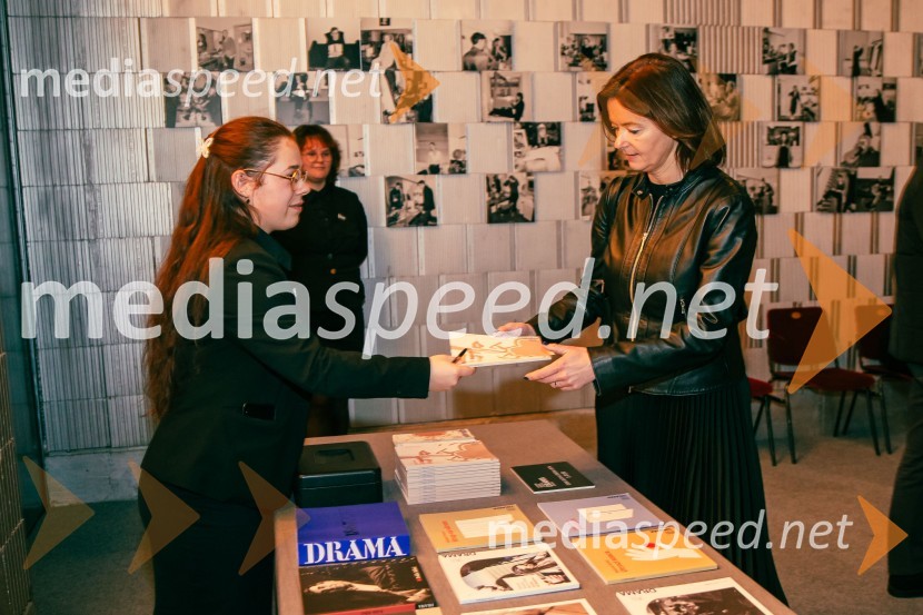  ... ;  Tanja Fajon, podpredsednica vlade in ministrica za zunanje zadevePremiera Cankarjeve igre Za narodov blagor, SNG Drama Ljubljana