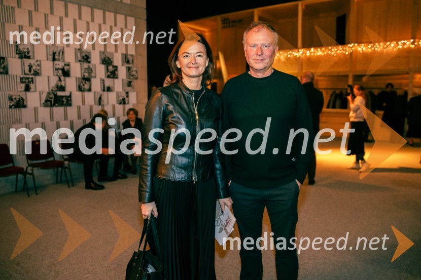  Tanja Fajon, podpredsednica vlade in ministrica za zunanje zadeve;  Veit-Ulrich Braun, novinarPremiera Cankarjeve igre Za narodov blagor, SNG Drama Ljubljana