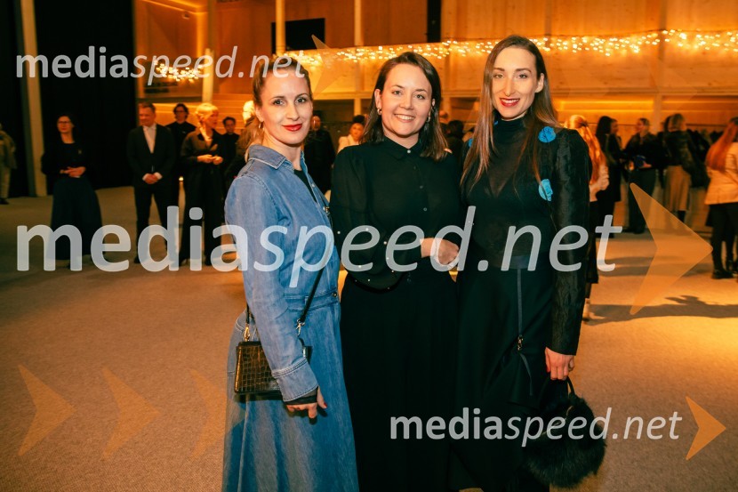  Lea Menard, igralka;  ... ;  Gaja Višnar, igralkaPremiera Cankarjeve igre Za narodov blagor, SNG Drama Ljubljana